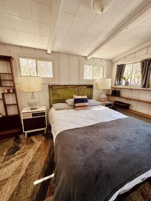 Cozy Serene Cabin by Lake MI&Dunes Private Hot Tub