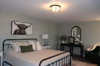 Holland Hideaway, Newly remodeled, less than 5 miles from The Ark Encounter