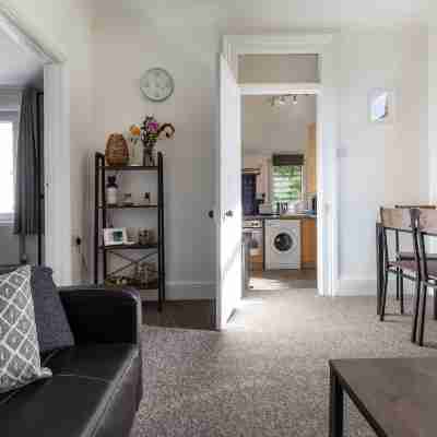 Coastal Home with Parking, Fast WiFi & Near Beach Rooms