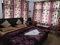 Hotel Neelgagan Hotels near Jamia Masjid Manigam