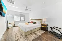 The Flamingo Villa: King BD, Fire Pit, Wifi & Arcade Game 10min to Ft.Lauderdale