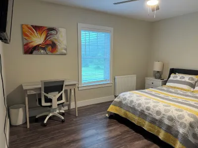 Discover Oakland charm near Colby College 10 min