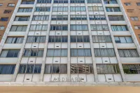 DTWN 2床公寓，帶特大床和健身房 巴克海特區附近的飯店