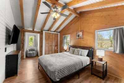 Family Friendly, Sleeps 11, Pets allowed! Hotels near Don Carter State Park