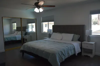 Spacious 4-bedroom house with WiFi, AC in superb Glendale