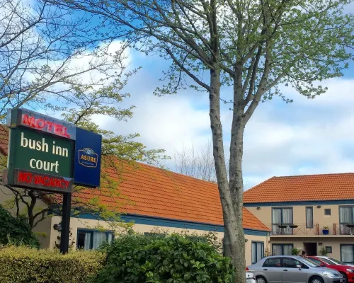 Bush Inn Court Motel Hotels near Upper Riccarton