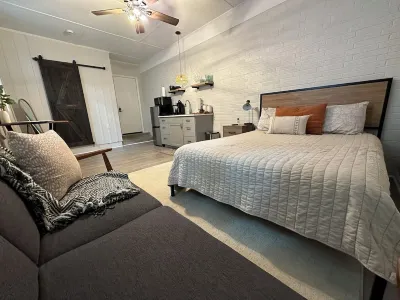 Modern And Spacious Studio Retreat Hotels near The Capital Church