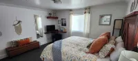 Stylish & Bright , King Bed, Downtown Oasis