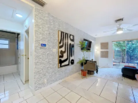 Chic Boho Paradise: Las Olas Hotels in Oakland Park