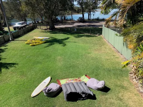 Crescent Head 4 bedroom waterfront beach cottage