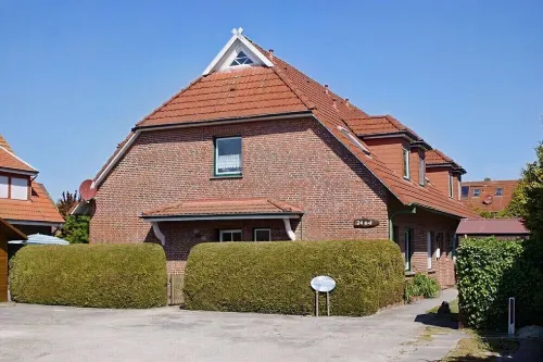Quietly located vacation home near the beach & harbor in Carolinensiel - WLAN+pets Hotels in Wittmund