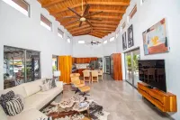 Las Brisas  Where PuraVida starts