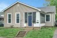Stylish Jeffersonville Home - Mins from Louisville