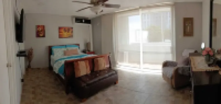 Saint Tropez CondoLOCATION  LOCATIONFree WI FI, Parking, Big Beautiful Pool