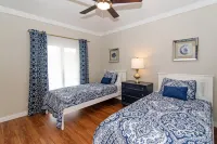 Seven Mile Beach - New Remodelled BeachView Condo at Sunset Cove