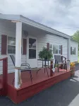 New to VRBO. Lakefront, fishing and swim dock.   Cabin fully equipped very comfy