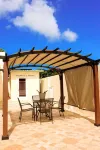 Beautiful Guesthouse 6 beds and 6 baths 8 min drive from the beach!