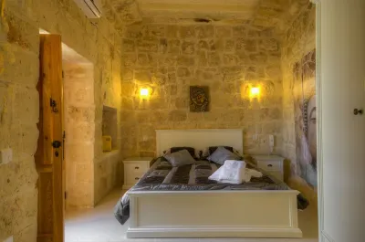 Romantic, calming, dreamy character house in the centre of the village Hotels near Knisja ta' San Leonardo