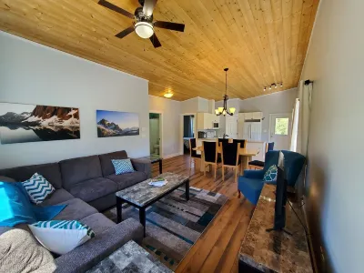 Meadow View Guest House, covered parking and only 10 minutes from ski hill Hotels in 