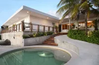 Private Oceanfront Villa / Fully Staffed / daily cleaning and concierge.