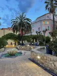 Menton 3 rooms sea view beachfront hyper center in the heart of the old town