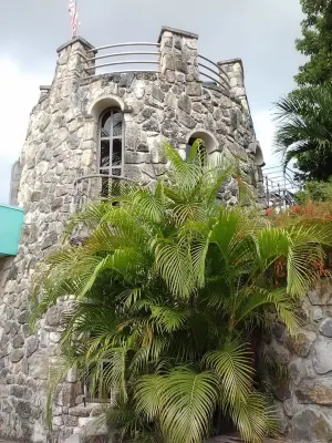 2 bedroom apartment in mountain top villa with pool.. Hotels in Northwest