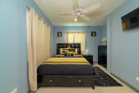 Charming 2-bedroom apartment in Buckleys with WiFi, AC Hotels in Buckleys