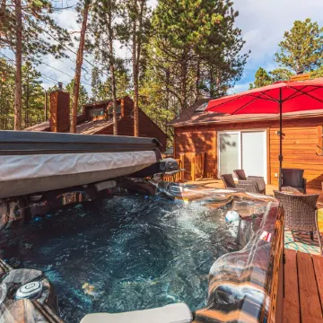 Private Wi-Fi>HotTub>Fenced Yard>Cozy Retreat