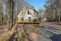 Cozy Poconos Chalet - w/Hot Tub, Sauna, & Lake Access!