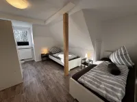 Familientraum mit 9 Zimmern Großem Garten und Waldblick im Herzen Ostfrieslands Hotels in der Nähe von Ev.-ref. Kirche Bedekaspel