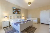 Idyllic Farmhouse with Pools and Views Hotels near Ta' Randu Windmill