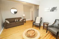 Apartment in the downtown area.  Close to shopping and restaurants. Hotels in Cornwall