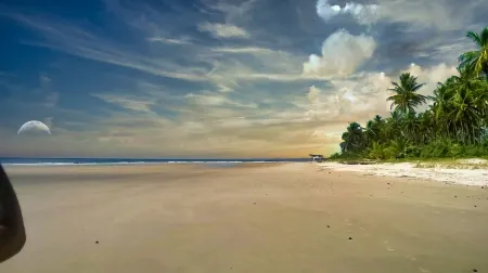 Family House on the Sand, Green Area, Acuípe Beach, Natural Pool Отели рядом с достопримечательностью «Sao Sebastiao Cathedral»