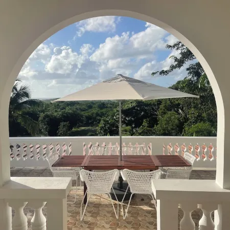 Spanish style farmhouse with 6 bedrooms, pool, incredible views in Vieques!