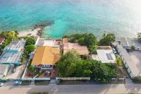 Villa Seaside is a cozy and authentic holiday home at the Caribbean Ocean.