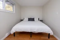 Modern Comfort Hotel dekat Algoma Central Railway