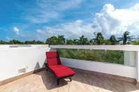 3 Bdrm. townhouse in gorgeous Akumal with WiFi & AC. Beach Club steps away!