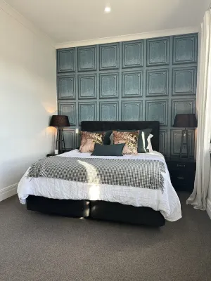 Old Bank Townhouse in Central Motueka, Modern and Clean. Everything at your door