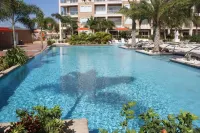 ROYAL PENTHOUSE-New stunning two storey penthouse condo with roof top terrace - Pools