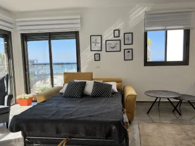 Near Beach & Market Beautiful 4 Bedroom Apartment  호텔