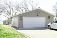 Cozy Beach Front Lake Cabin with Hot Tub! Hotels in Hamlin County