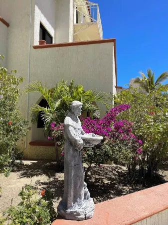 1 Bedroom Retreat Close to All Отели рядом с достопримечательностью «Isis Healing House Alternative Therapies & seven Zenses Cabo Spa»