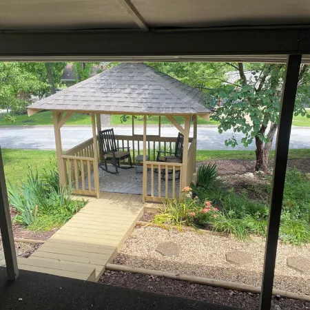 Peaceful/Spacious Downtown home Branson near Lake Taneycomo w/great amenities