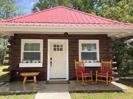 Mill and Main Cabin Отели в г. Шеридан