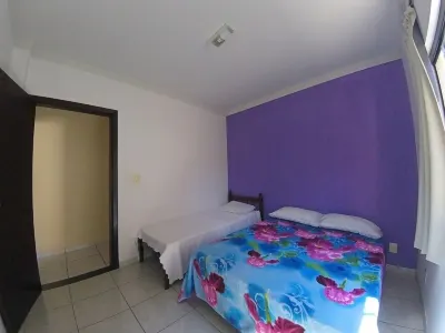 Beautiful apartment (first floor) in Perequê, 600m from the beach with air and Wi-Fi
