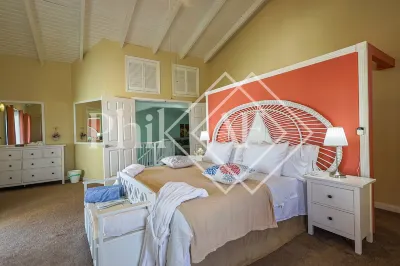 Spacieux Duplex at Gd Case Hotels near TROPISMES GALLERY