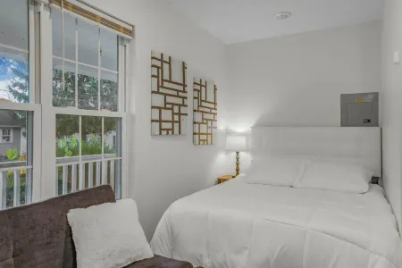 Cozy Private Studio - Close To It All!