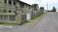 Mid Island, Spacious  unit with balcony, conveniently located to everything