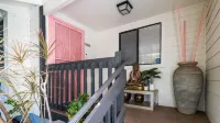Tropical Garden Family Home - Sleeps 6 - Walk to Beach, BBQ, Hot Tub
