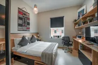 Gender Segregated Single and Premium room for Student Only. 두바이랜드 호텔